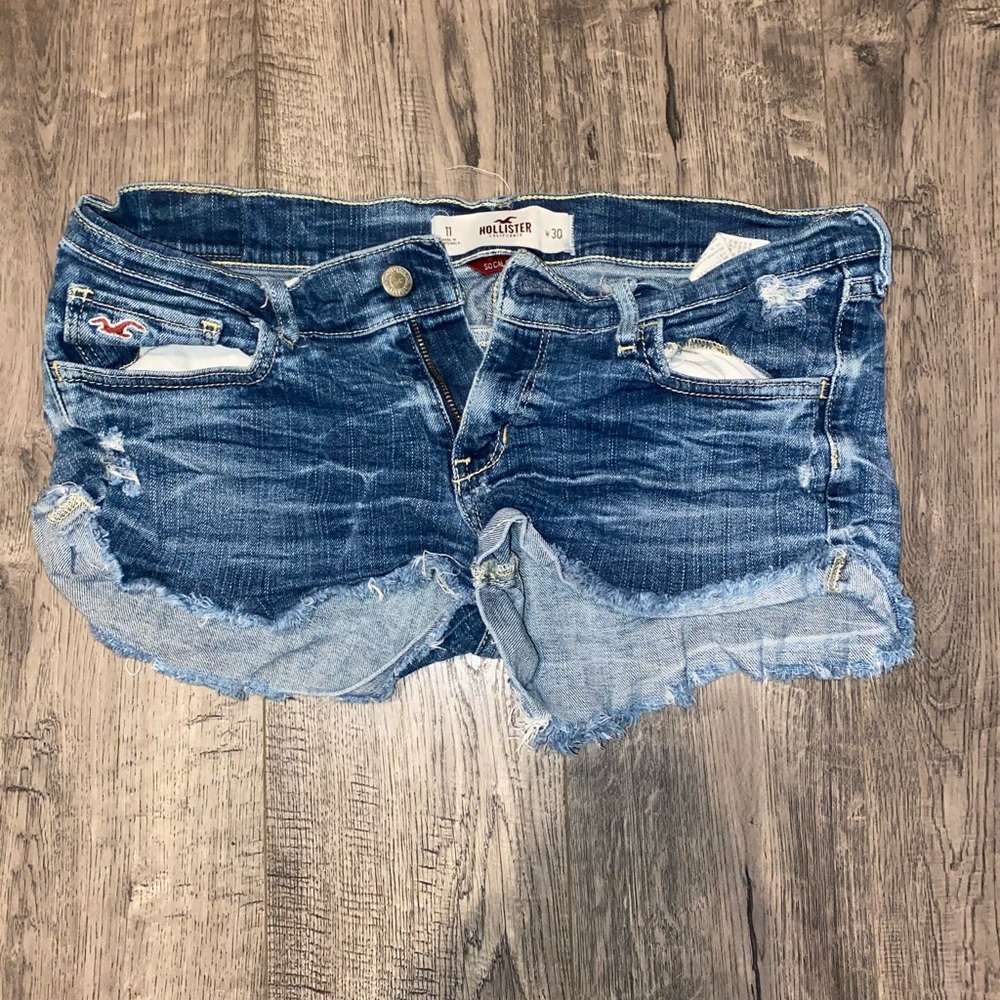 Low waisted Hollister shorts size 11 w30